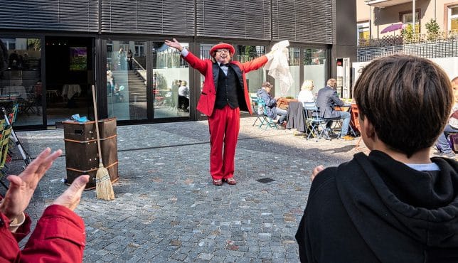 Zauberer in Freiburg für Tag der offenen Türe